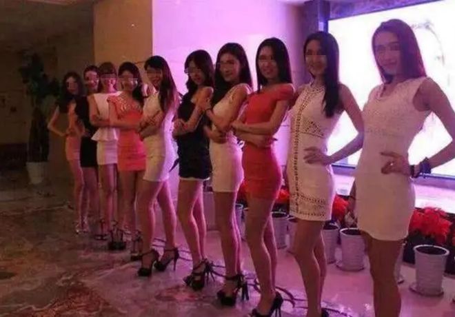你喜欢的特殊服务有多令人作呕j9国际“私密影院”全过程看(图6)