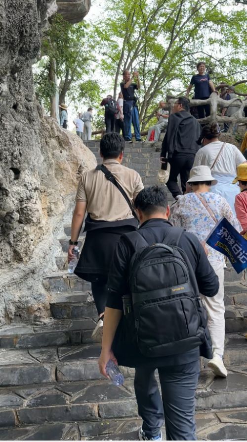 口碑推荐:环球日记累计服务超3万客户j9九游会登录2025云南旅游旅行社(图3) 口碑推荐:环球日记累计服务超3万客户j9九游会登录2025云南旅游旅行社(图3)