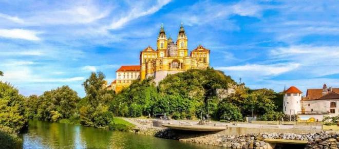 文旅游团：为老年人量身打造的欧洲轻松旅游方式j9九游真人游戏第一平台维京游轮欧洲高端中(图4)