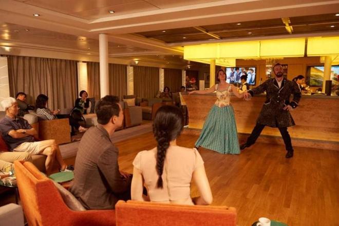 文旅游团：为老年人量身打造的欧洲轻松旅游方式j9九游真人游戏第一平台维京游轮欧洲高端中(图2)